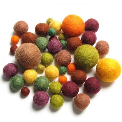 China Professional Natural Reusable Festival Decoration Laundry Wash Garment Wool Felt Laundry Ball for sale