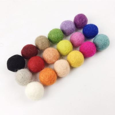 China Pom Gumball Beads Christmas Decor Blended Wool Felt Balls Craft Decoration 25mm Diy Christmast Ornament Color Wool for sale