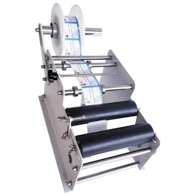 China Food Manual Mineral Water Round Bottle Labeling Machine Plastic Sticker For Bottle for sale