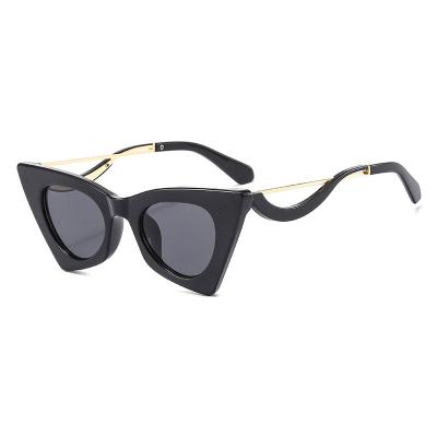 China Fashion Sunglasses New Arrival Hollow Out Unique Metal Frame Eyewear Cateye Glass Women Sunglasses 2021 for sale