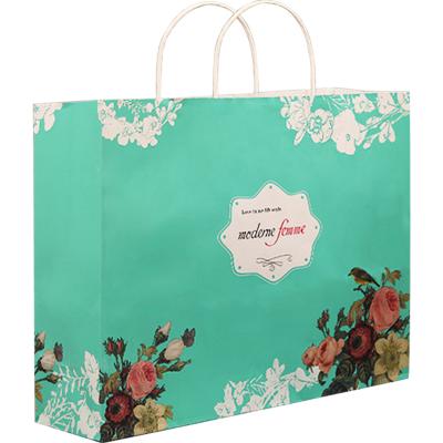 Cina Recycled Materials Christmas Kraft Paper Gift Bag Birthday Bag With Handle Custom Logo in vendita