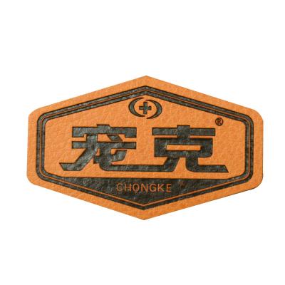 中国 Sustainable Custom Made Faux PU Leather Brand Design Embossed Brand Design Fashion Labels And Patches For Jeans And Sofa 販売のため