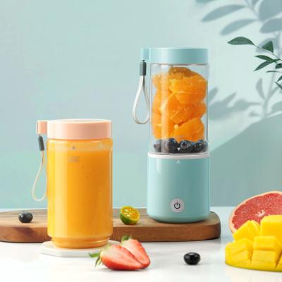 China Multifunctional Plastic Rechareageble Person Size Mini USB Juicer Blenders Milik Shakes 6 Blades Blender for sale