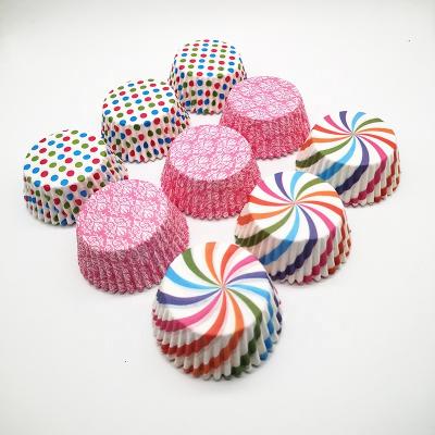 China Disposable Oven-Safe Disposable Baking Cups Muffin Paper Cups For Baking Cupcake for sale