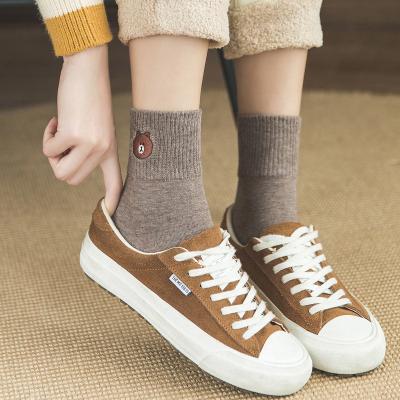 China Viable wholesale 2021 autumn and young Japanese man Gao Luokou embroidery cotton winter tube socks bear cartoon sports exquisite cotton socks for sale