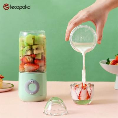 China Mini Hand Fruit Squeezer Portable USB Car Logo Plastic Juicer Blender Custom Smart Automatic Electric Juicer Bottle for sale