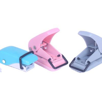 China Wholesale Custom 8 Sheets Punches 6mm Paper Hole Punch Desktop Single Hole Desktop Paper Punch Plastic Plastic Puncher Mini for sale