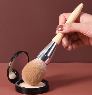 China Smudge Brush Large Fluffy Face Makeup Loose Powder Brush Wood Handle Single Set Large Soft Powder Brush Make Up Tools for sale