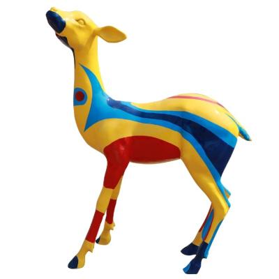 China Europe Garden Decorative Life Size Animal Realistic Resin Giant Home Sculpture Statue Deer for sale