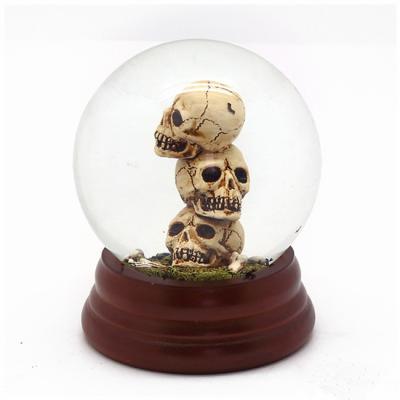 China Europe Halloween Party Souvenir Skeleton Head Resin Glass Outdoor Water Globe, Unique Snow Globes for sale