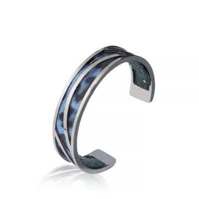 Cina Colore blu scuro di larghezza di Matte Handmade Leather Cuffs 13mm del leopardo in vendita