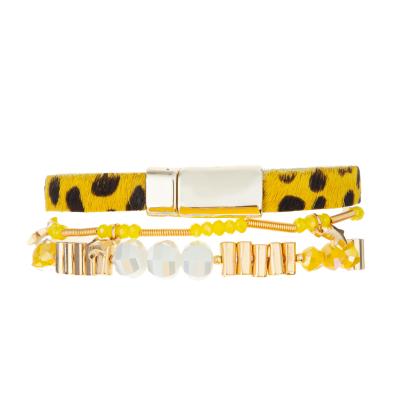 Chine Le cristal de bijoux de kc perle la pile en cuir de bracelet a placé la collection jaune de léopard à vendre