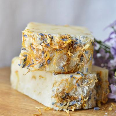 China Organic Natural Handmade Bath Soap Essential Oil Soap Dry Flower Lavender Honey Oatmeal Soap for sale