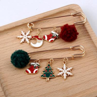 China Vintage Rhinestone Brooch Christmas Series Alloy Fashion Brooch Pin Student Clothing Accessories Wholesale for sale