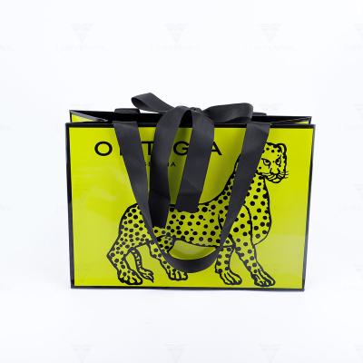 China Recyclable Custom Logo Wholesale Shoes Clothing Tote Bag Green And Black Kraft Paper Bag for sale