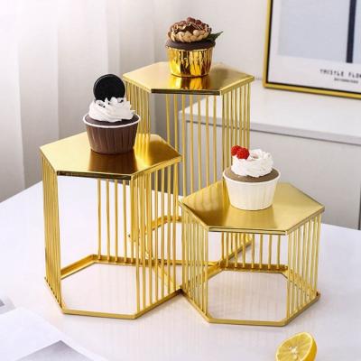 China Event decoration hot sale installed creative table fruit dessert tray iron frame home living room cake display dessert table for sale