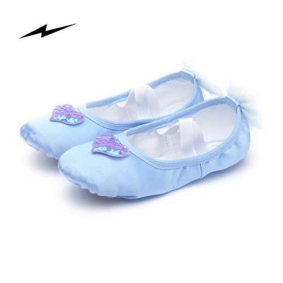 China Good Quality Professional Dancer Shoes New Dance Sequins Girls Dance Ballet Shoes Children's Exercise Satin Soft Bottom Cat Shoes for sale