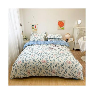 China New Design Microfiber Anti-static Home Fabric Polyester Bedding Textile Cartoon Printing Chained Warm Bed Set for sale