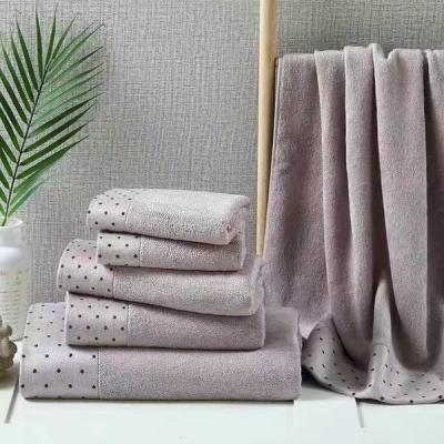 China Bamboo Beach Towels Hypoallergenic Soft Fluffy Highly Absorbent Antimicrobial Bath Towel for sale