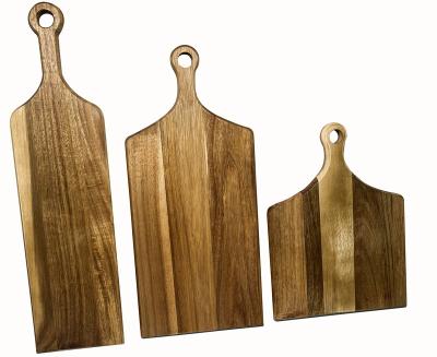 China Stocked 2022 Wholesale Practical Square Acacia Chopping Board With Handle Wood Cutting Boards for sale