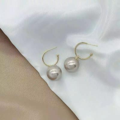 China Anti Allergy Pearl Around New Fashion Big Circle Hoop Earrings Women Big Size Earring Beads for sale