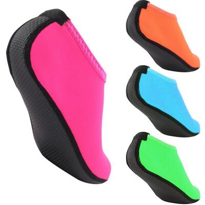 China OEM Anti-Slip Neoprene Embossed Diving Socks Non-Slip Comfortable Indoor Sports Shoes Beach Surfing Shoes for sale