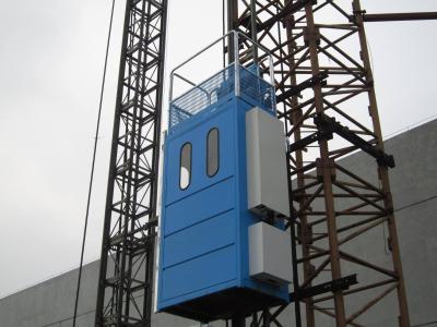 China Mini Mast Section Passenger / material Hoist for Building Site 750kg Single Car for sale