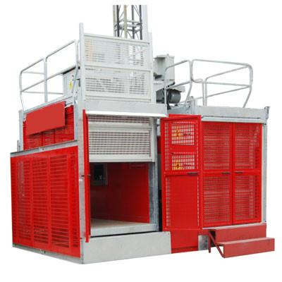 China Geschilderde Industriële Lift 2000kg 3 × 1.3 × 2.5 m, Bouwmateriaal Behandelingshijstoestel Te koop