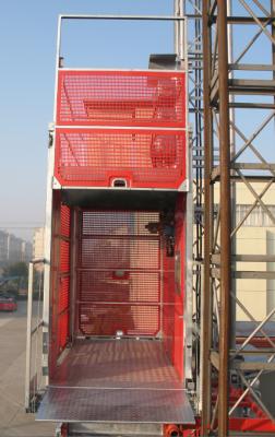 China High efficiency 3200kg Construction Material Lifting Hoist Manual Ramp Door 0 ~ 60m / min for sale