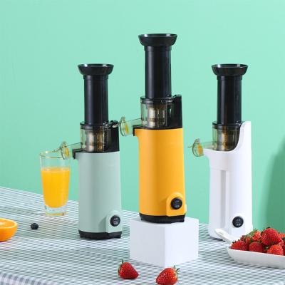 China Electric Rechargeable Automatic Fruit Squeezer Easy Handling Portable Blender With Glass Cup for sale