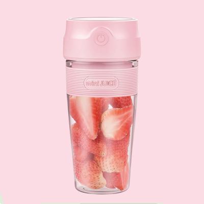 China Small Portable Home Electric Juicer Blender Easy Handling Household Household Charging Mini Smoothie Blender for sale