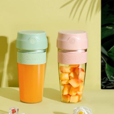 China 300ml Multifunctional Portable Blender Bottle Cup USB Rechargeable Juicer Juicer Easy Handling Blenders for sale