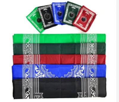 China Stain Resistant Islam Mosque Travel Prayer Mat With Compass Finder With Booklet Pocket Portable Prayer Mat For Muslims for sale