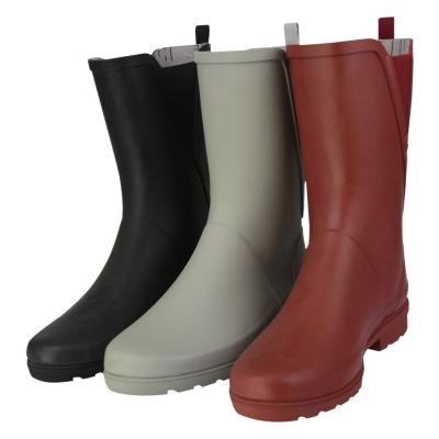 China Fashion Trend Customized Size Waterproof Women Fashion Ladies Calf Rubber Rain Boots for sale