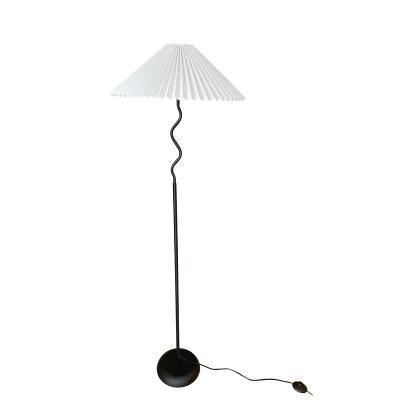 China new arrival New-designed floor lamp fashion home hotel decoration with white wrinkle shade, easy folded for sale