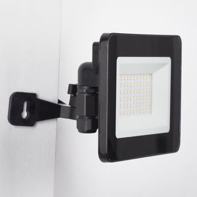 China Residential Popular Design IP65 Waterproof Led Spotlight Die Casting Shape Aluminum Bracket Suitable For Installation On 90 Degree Corner for sale