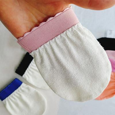 China Release Facial Silk Glove Silk Face Exfoliating Glove Face Silk Glove Removal Black Tan Dead Skin Exfoliating Glove Gloves for sale