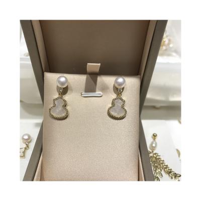 China Vintage Button Pearl Gourd Pearl Earings Sterling Silver Shell Decoration Pearl White Freshwater Earring for sale