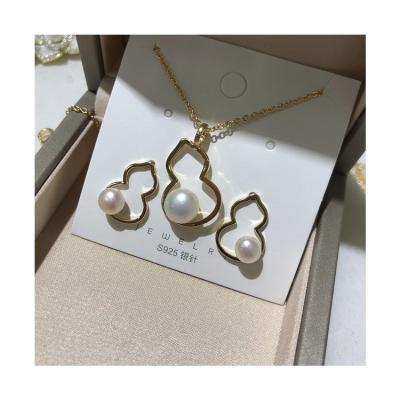 China Office/Career Design Fancy Squash Shape Simple And Classic Freshwater Pearl Set Pearl Necklace And Earrings Set for sale