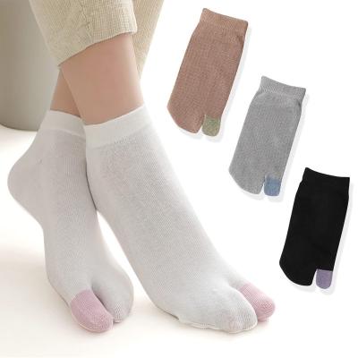 China Breathable 2 Toe Socks Stretchable Tabi Flip Flop Socks Soft Comfortable Cotton Ankle Socks For Women Men for sale