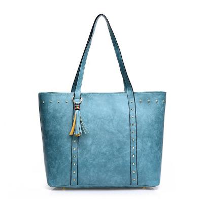 China Vintage Wholesale High Quality Ladies PU Leather Tote Bag Retro Tassel Women Shoulder Handbag Rivet Leather Handbag for sale