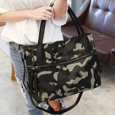 China 2021 Wholesale Fashion Camouflage Outdoor Tote Travel Bag Large Capacity Oxford Nylon Duffle Shoulder Bags For Women for sale