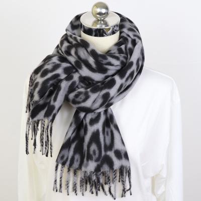 China Autumn winter daily leopard print soft warm women's scarf British style cashmere fringe scarves for women for sale