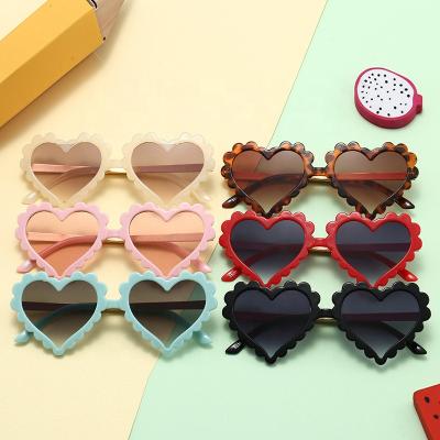 China Fashion Sunglasses 2021 New Children Shape Love Heart Shape Sun Glasses Sunglasses Bridesmaids Children for sale