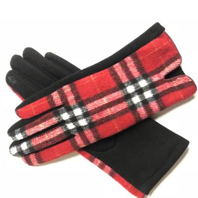 China New Winter Style Monogram Women Scottish Touch Screen Fashion Plaid Checked Warm Woolen Gloves for sale