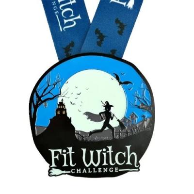 China Gepersonaliseerde Glowing Fit Witch Challenge Halloween medaille in heldere kleuren Te koop