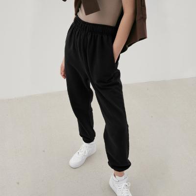 China 022 new arrival Anti-wrinkle plain cotton loose women's joggers drawstring pants custom logo oversized sports tracksuit for women for sale