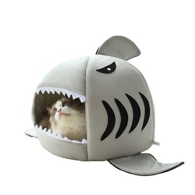 China New Travel Winter Keep Simplicity Warm Soft Shark Form Nest Cat Nesting Bed Enclosed Cat Pet for sale