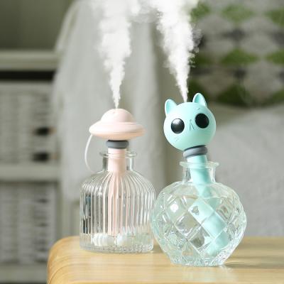 China Feel Comfortable 2022 New Design Gift Magic UFO Mini Portable Ultrasonic Diffuser Car Air Humidifier for sale