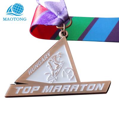 China Best Quality Europe Triangle Sports Metal 3D Bike Medal Design Irregular Irregular Color Wholesale Custom Medal for sale